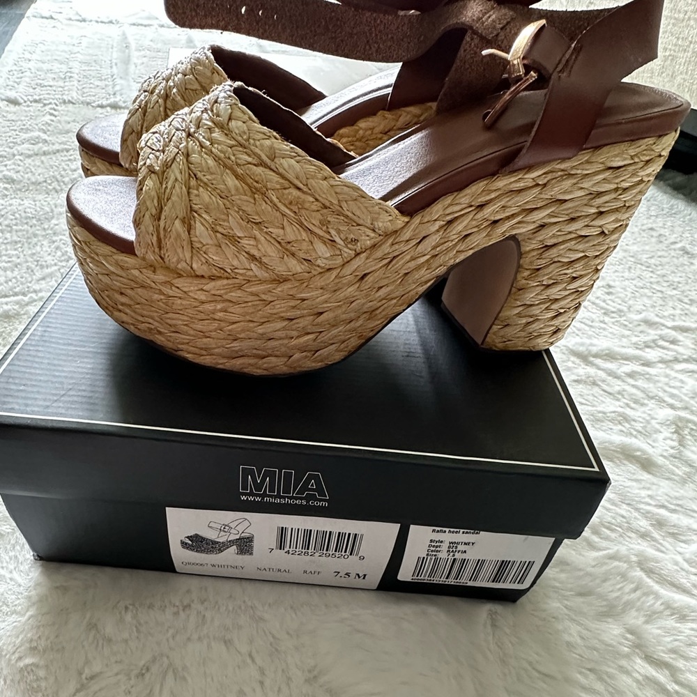 New in box woven MIA sandals